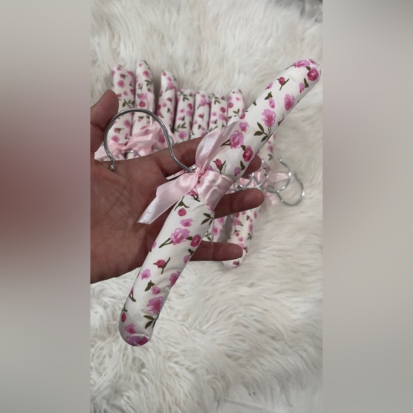 Vintage Pink and White Floral Hangers - Picture 3 of 3